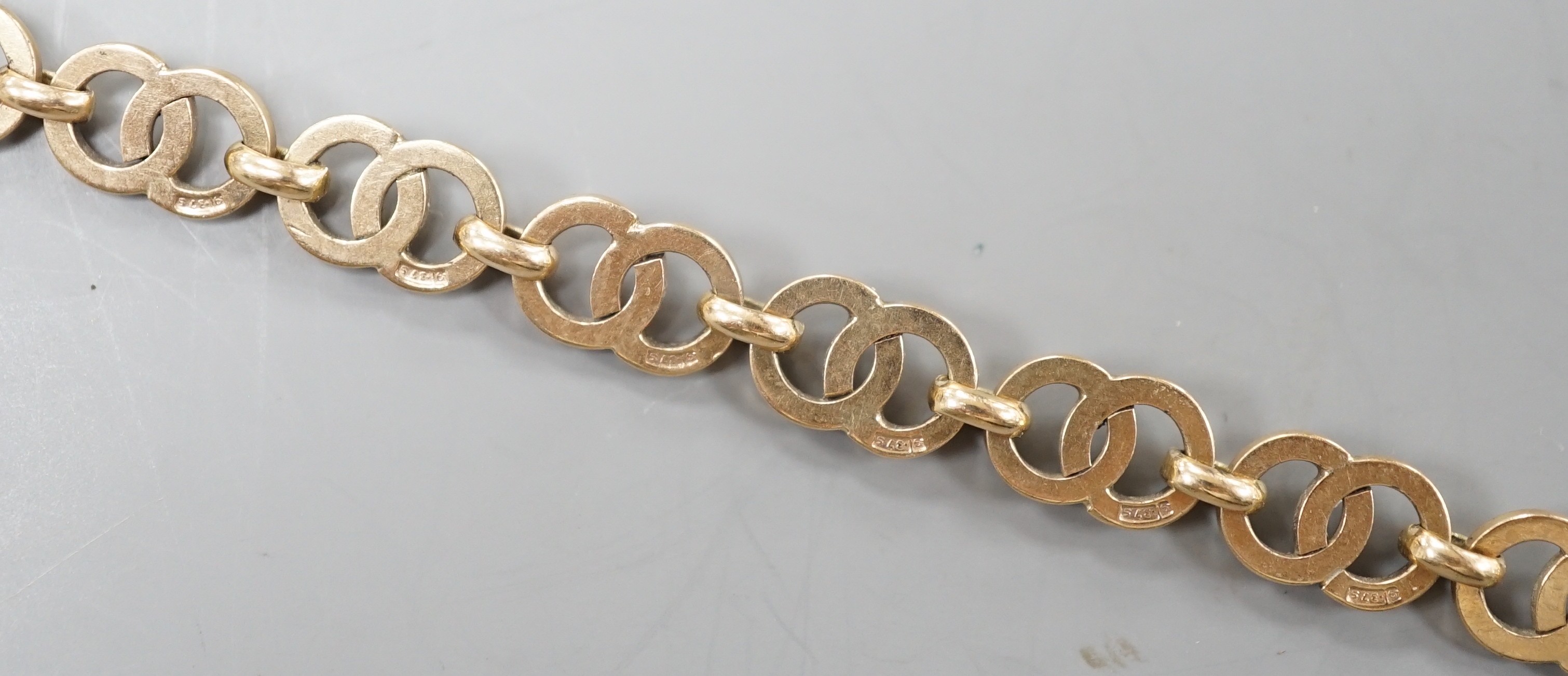 A modern 9ct gold interwoven circular link bracelet, 17.5cm, 8.3 grams.